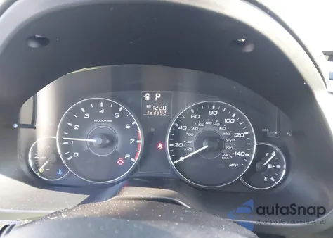 2011 Subaru Legacy 2.5I z USA, uszkodzony, nr VIN 4S3BMBA62B3221239